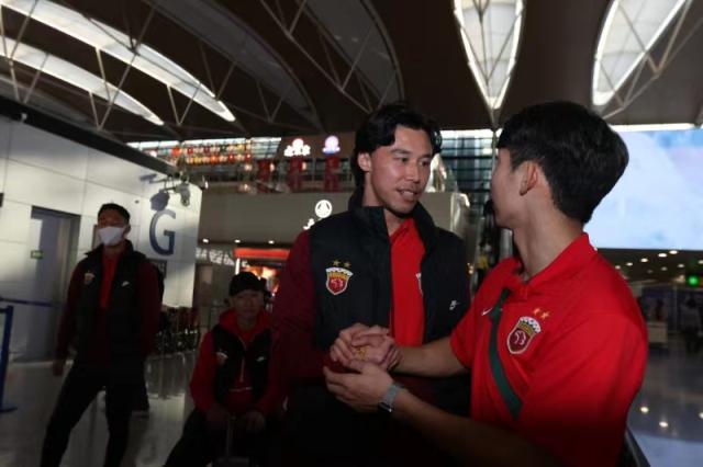 海港开启西行冬训穆帅提前动身 内援引进尚未关门